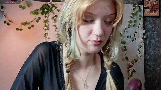 Snapshot of Lina_Wi chatting on 07/02/26, 08:04 Lina Wi online show from 07/02/26, 08:04