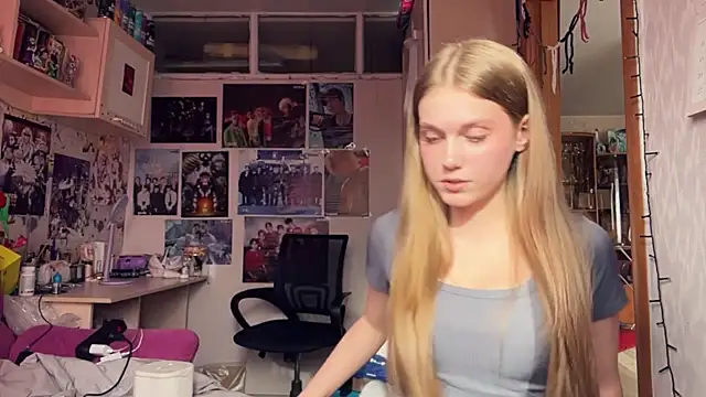 SmileShae online show from 04/17/26, 10:07