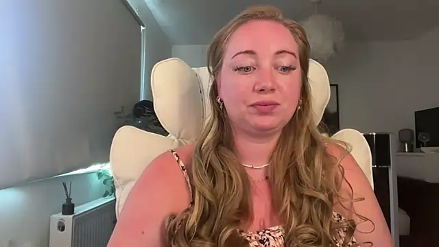 Snapshot of arielsweetieee chatting on 05/26/26, 08:01 arielsweetieee online show from 05/26/26, 08:01