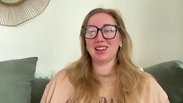 Snapshot of arielsweetieee chatting on 06/11/26, 06:21 arielsweetieee online show from 06/11/26, 06:21