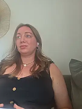 Snapshot of arielsweetieee chatting on 07/18/26, 04:26 arielsweetieee online show from 07/18/26, 04:26