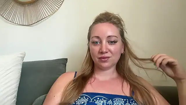 Snapshot of arielsweetieee chatting on 06/27/26, 12:00 arielsweetieee online show from 06/27/26, 12:00