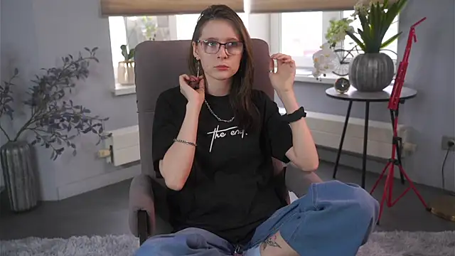 LinnLandsman online show from 04/18/26, 12:07