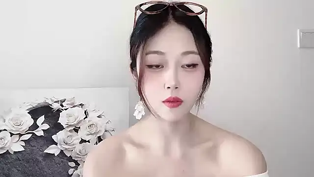 KiKi-011 online show from 05/19/26, 07:04