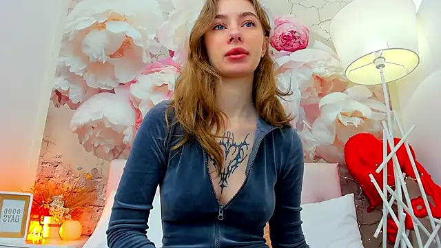 EricaLow online show from 05/04/26, 05:00