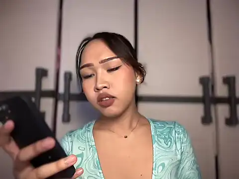 lady clea143 online show from 04/18/26, 03:09