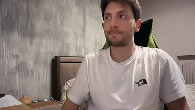 italianass94 online show from 04/17/26, 01:47
