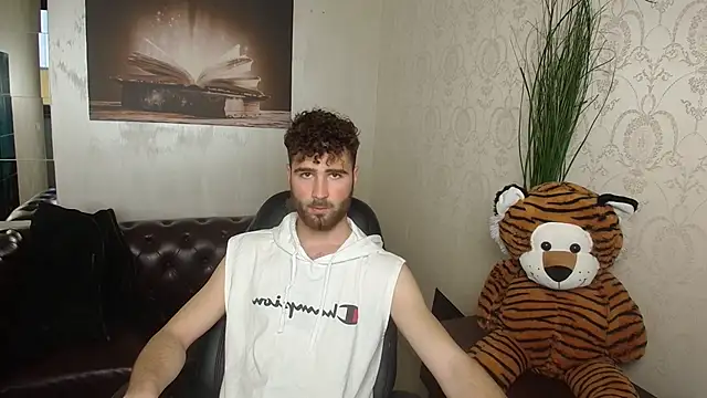 KyloEast online show from 04/24/26, 04:36