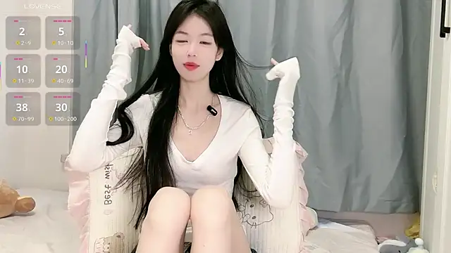 XiaoMei-iiiiii online show from 05/06/26, 06:50