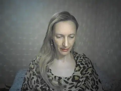 Snapshot of LunaBelle8 chatting on 04/18/26, 05:37 LunaBelle8 online show from 04/18/26, 05:37