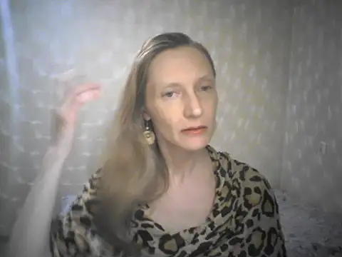 Snapshot of LunaBelle8 chatting on 04/20/26, 05:47 LunaBelle8 online show from 04/20/26, 05:47