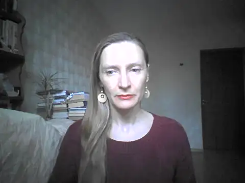 Snapshot of LunaBelle8 chatting on 05/13/26, 02:02 LunaBelle8 online show from 05/13/26, 02:02
