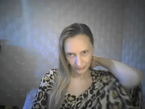 Snapshot of LunaBelle8 chatting on 04/27/26, 05:11 LunaBelle8 online show from 04/27/26, 05:11