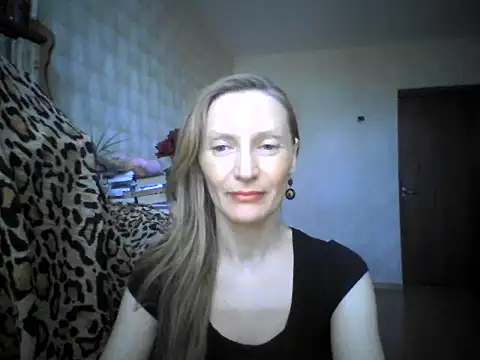 Snapshot of LunaBelle8 chatting on 04/24/26, 11:01 LunaBelle8 online show from 04/24/26, 11:01
