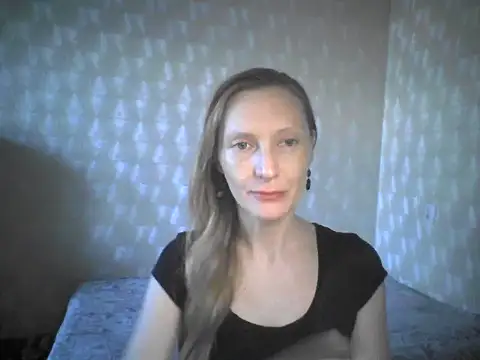 Snapshot of LunaBelle8 chatting on 05/04/26, 04:10 LunaBelle8 online show from 05/04/26, 04:10