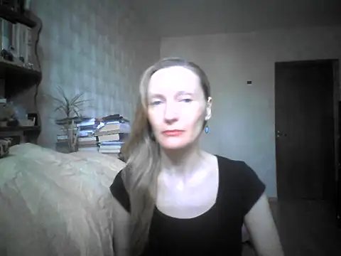 Snapshot of LunaBelle8 chatting on 05/05/26, 12:19 LunaBelle8 online show from 05/05/26, 12:19