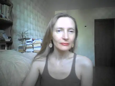 Snapshot of LunaBelle8 chatting on 05/16/26, 02:16 LunaBelle8 online show from 05/16/26, 02:16