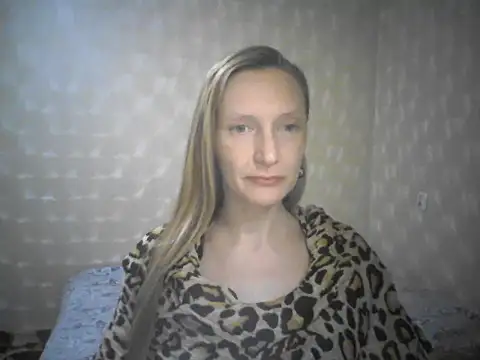 Snapshot of LunaBelle8 chatting on 04/17/26, 05:38 LunaBelle8 online show from 04/17/26, 05:38