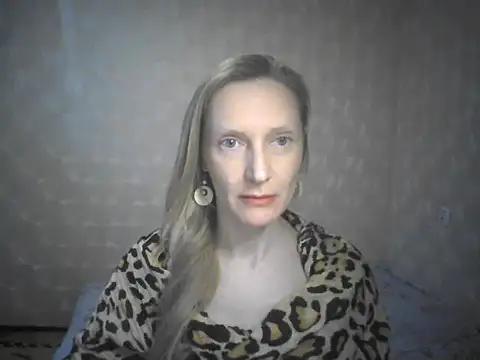 Snapshot of LunaBelle8 chatting on 04/22/26, 05:20 LunaBelle8 online show from 04/22/26, 05:20