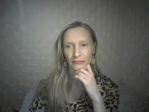 Snapshot of LunaBelle8 chatting on 04/18/26, 07:58 LunaBelle8 online show from 04/18/26, 07:58