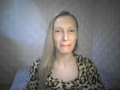 Snapshot of LunaBelle8 chatting on 05/01/26, 04:12 LunaBelle8 online show from 05/01/26, 04:12