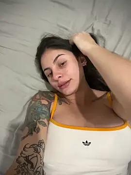 Snapshot of Livia-cortez chatting on 04/28/26, 10:03 Livia-cortez online show from 04/28/26, 10:03