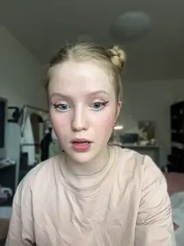Snapshot of LilianHowards chatting on 07/02/26, 12:22 LilianHowards online show from 07/02/26, 12:22