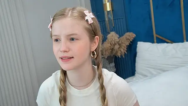 Snapshot of LilianHowards chatting on 07/07/26, 11:03 LilianHowards online show from 07/07/26, 11:03
