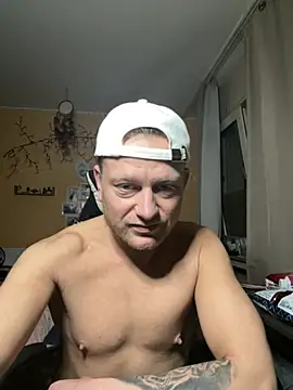 Snapshot of Thorbi94 chatting on 04/16/26, 07:58 Thorbi94 online show from 04/16/26, 07:58