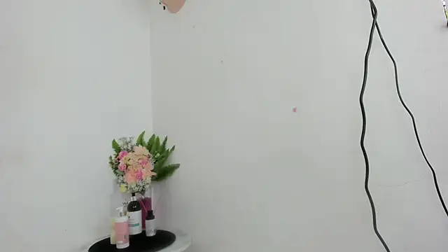 CurvyLatinaa  online show from 05/12/26, 10:05
