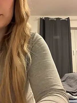 SchmuseBunny online show from 04/23/26, 05:14