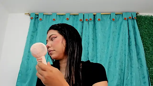 Snapshot of Nathy_Pelaez chatting on 07/21/26, 04:03 Nathy Pelaez online show from 07/21/26, 04:03