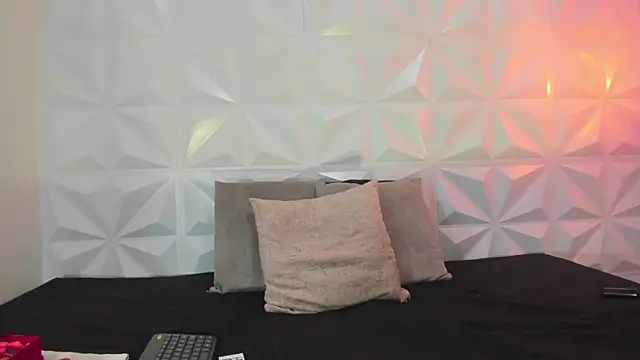 lucy rouse1 online show from 05/22/26, 05:05