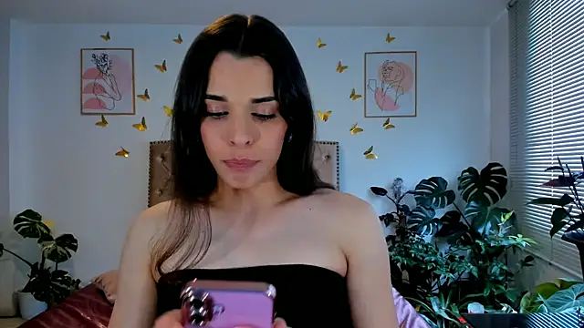 Snapshot of bella_grego chatting on 05/20/26, 06:16 bella grego online show from 05/20/26, 06:16