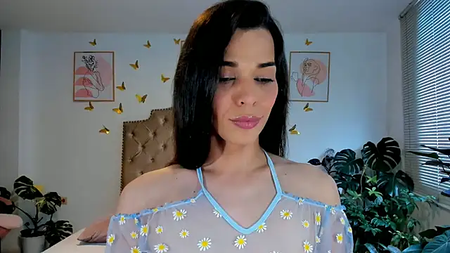 Snapshot of bella_grego chatting on 06/11/26, 08:06 bella grego online show from 06/11/26, 08:06