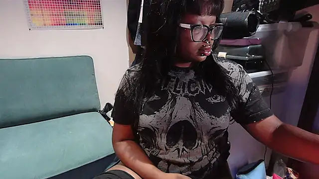 metalpetitepixiee online show from 04/21/26, 02:51