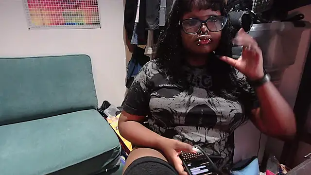 metalpetitepixiee online show from 04/21/26, 02:36