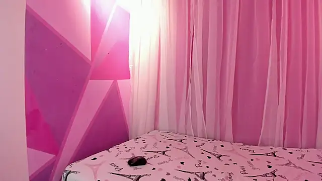 Maira Saenz online show from 04/17/26, 11:46