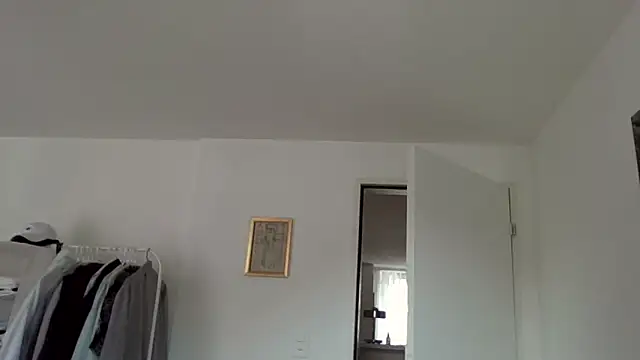 Snapshot of Thomster72 chatting on 06/08/26, 12:38 Thomster72 online show from 06/08/26, 12:38