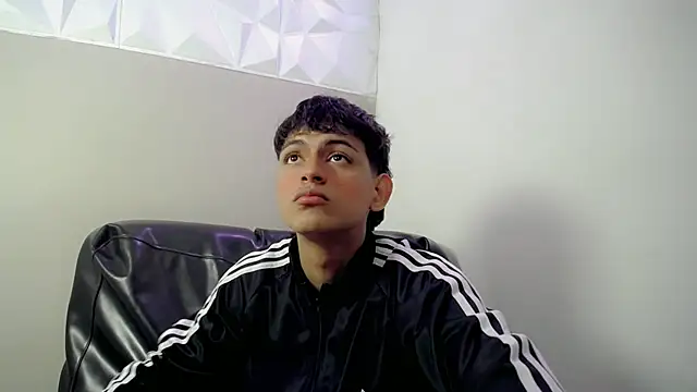 Snapshot of Yosepp_cum chatting on 04/26/26, 03:04 Yosepp cum online show from 04/26/26, 03:04