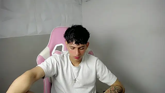 Snapshot of Yosepp_cum chatting on 05/10/26, 04:05 Yosepp cum online show from 05/10/26, 04:05