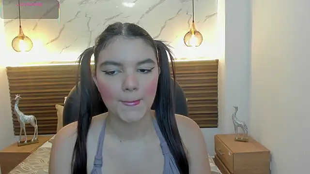 Snapshot of angelica-moon chatting on 05/19/26, 08:27 angelica-moon online show from 05/19/26, 08:27