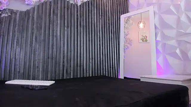 Snapshot of Zephyra_bms chatting on 07/16/26, 03:36 Zephyra bms online show from 07/16/26, 03:36