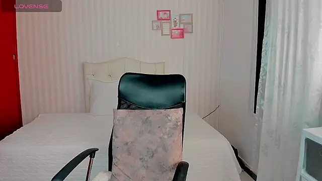 hottie emma james online show from 04/19/26, 12:55