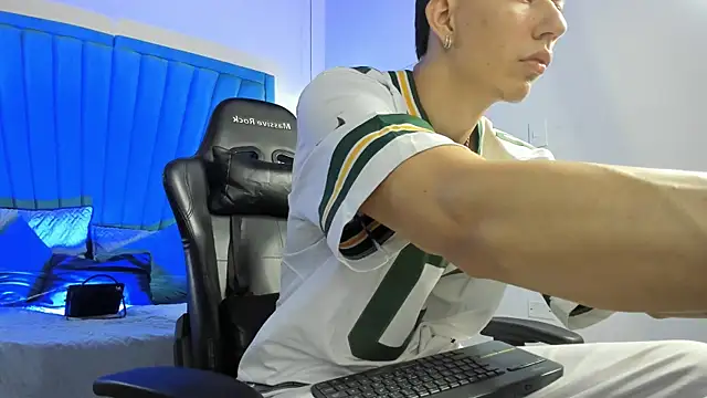 OliverThompsonJS online show from 05/30/26, 05:47