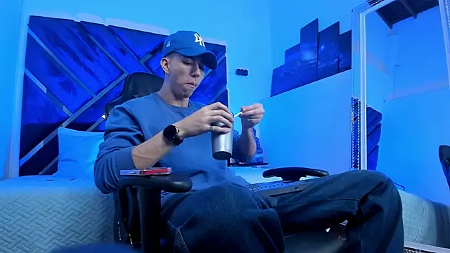 OliverThompsonJS online show from 05/08/26, 05:22