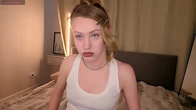 EvaHamilton online show from 05/11/26, 09:32