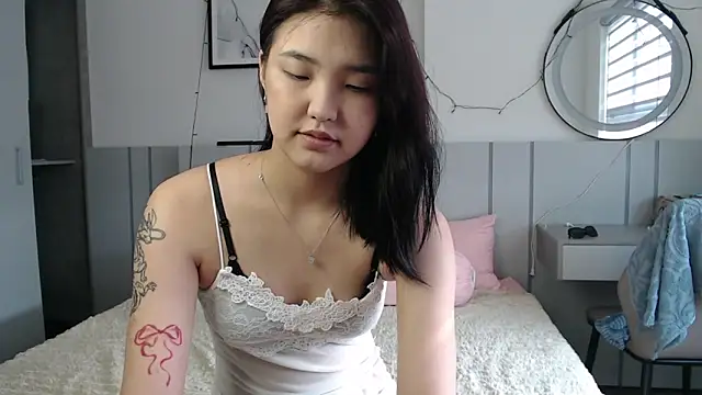 Maiaxoxo online show from 04/24/26, 12:23