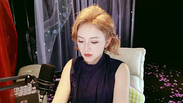 Unique Mia online show from 05/02/26, 04:07