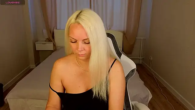 April Nelson online show from 05/08/26, 01:31